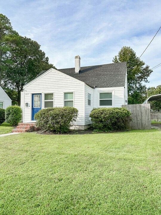 211 Pennington Blvd in Portsmouth, VA - Building Photo