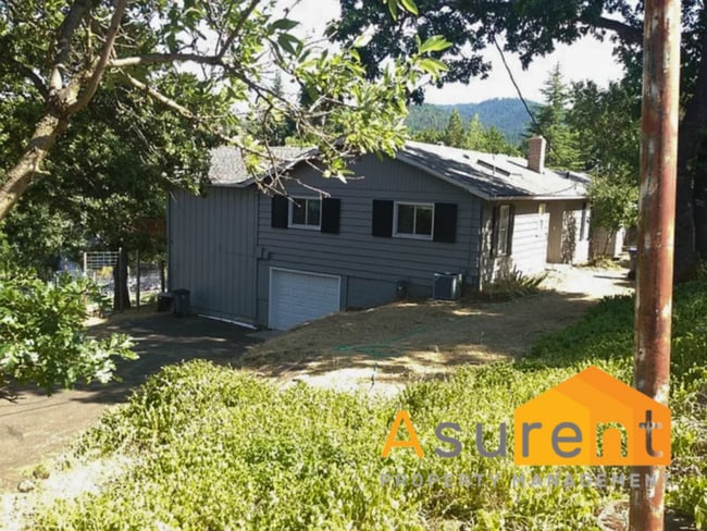 96 Scenic Dr in Ashland, OR - Building Photo - Building Photo