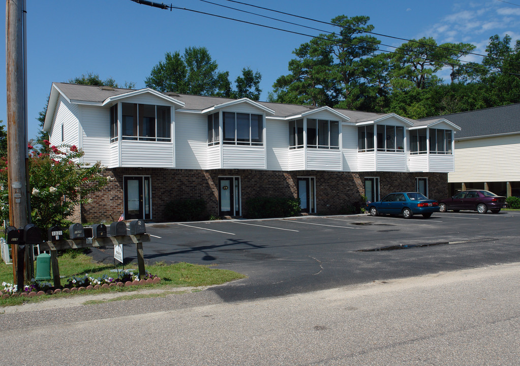 1029 Phyllis St in North Myrtle Beach, SC - Foto de edificio