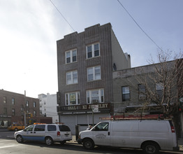 31-32 Ditmars Blvd in Astoria, NY - Building Photo - Building Photo