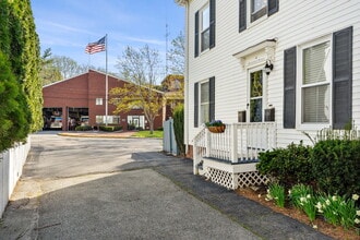 4 Greenleaf St, Unit B in Newburyport, MA - Building Photo - Building Photo