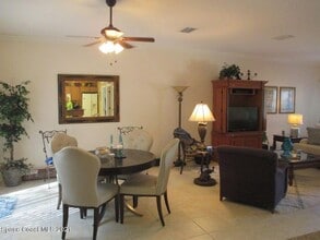 630 Cedar Side Cir NE in Palm Bay, FL - Foto de edificio - Building Photo