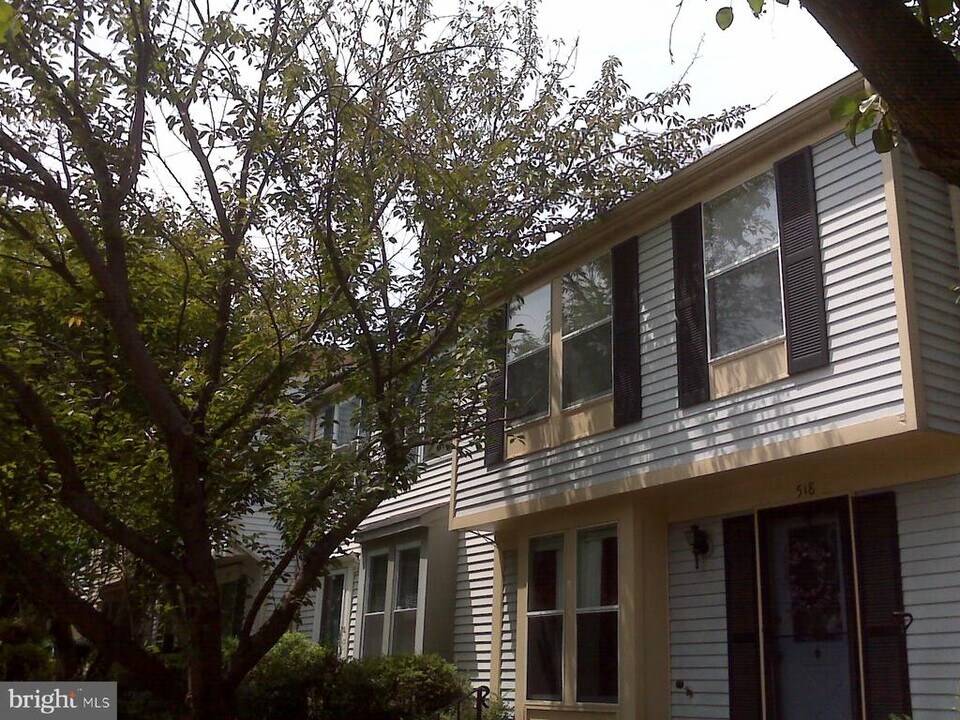 518 White Surf Terrace in Gaithersburg, MD - Building Photo