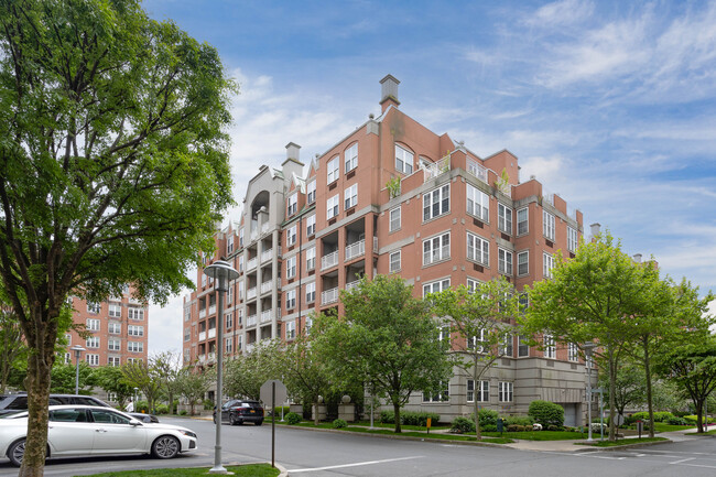 100-150 Oceana Dr W in Brooklyn, NY - Building Photo - Building Photo