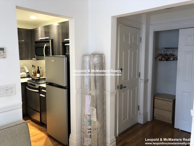 254 Newbury St, Unit 3 in Boston, MA - Building Photo - Building Photo
