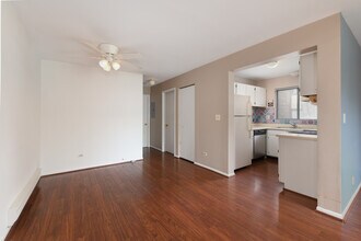 425 Berkshire Dr in Crystal Lake, IL - Building Photo - Building Photo