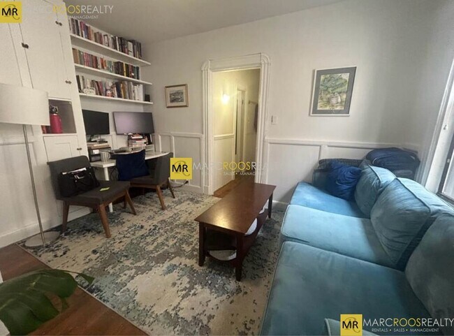 10 Myrtle St, Unit Myrtle St #6 in Boston, MA - Building Photo - Building Photo