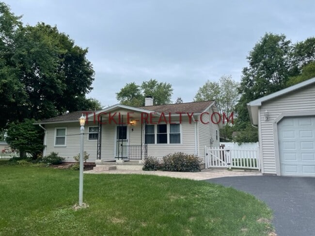 property at 5 Fairlawn Dr