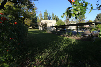 La Pintoresca in Pasadena, CA - Foto de edificio - Building Photo