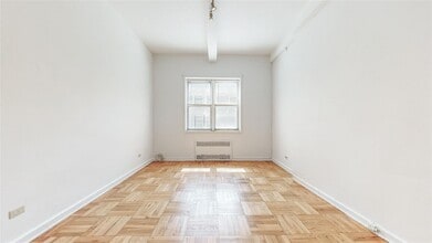 67-30 Clyde St in Queens, NY - Building Photo - Building Photo