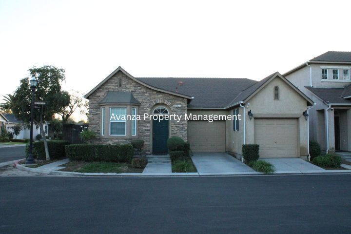 4071 W Peach Tree Ln in Fresno, CA - Building Photo