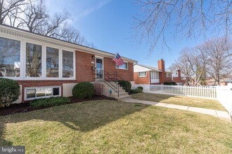 12710 Atherton Dr in Silver Spring, MD - Foto de edificio - Building Photo