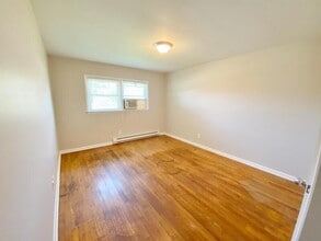 819 Dana Pl in Greensboro, NC - Building Photo - Building Photo