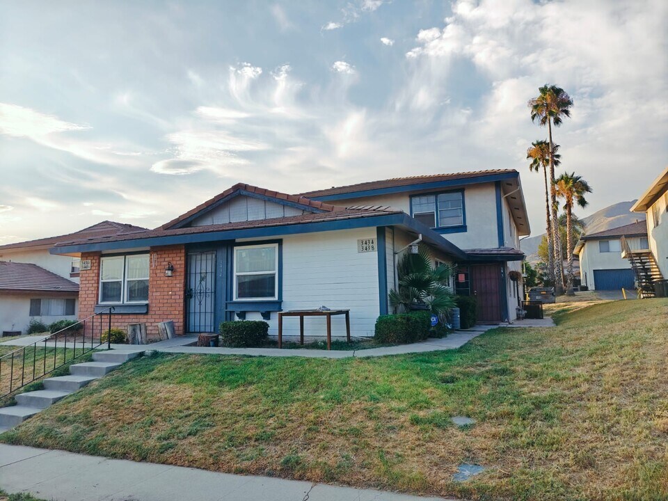 3438 Rainbow Ln in Highland, CA - Foto de edificio
