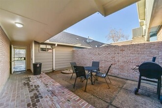 1413 Ramada Dr in Houston, TX - Foto de edificio - Building Photo