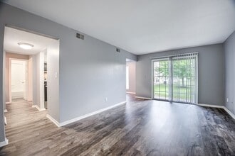 Astoria Park Apartment Homes in Indianapolis, IN - Foto de edificio - Building Photo