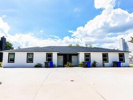 1793 Crystal Grove Dr in Lakeland, FL - Building Photo