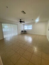8610 Oak Bluff Dr in Orlando, FL - Building Photo - Building Photo