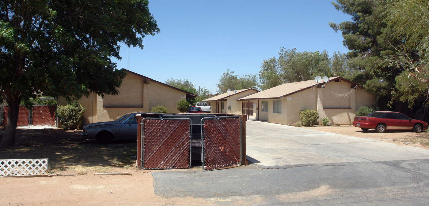 20396 Rimrock Rd in Apple Valley, CA - Building Photo