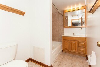 2730 N Wayne Ave, Unit 2 in Chicago, IL - Building Photo - Building Photo