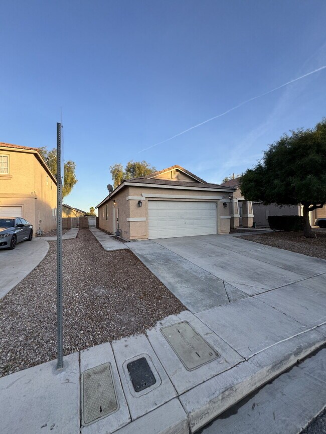 property at 4608 N Sergeant Ct