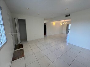 8401 SW 107th Ave in Miami, FL - Building Photo - Building Photo