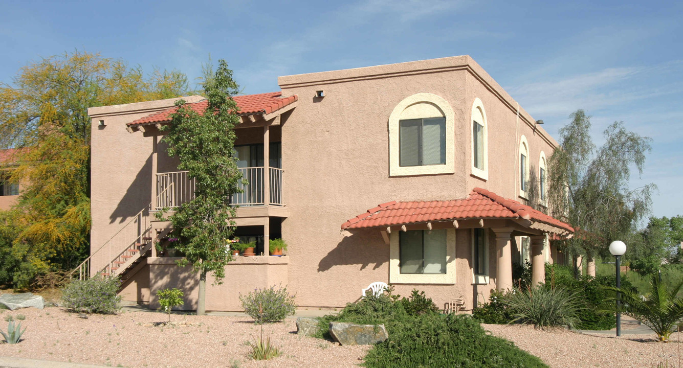 16734 E Westby Dr in Fountain Hills, AZ - Foto de edificio