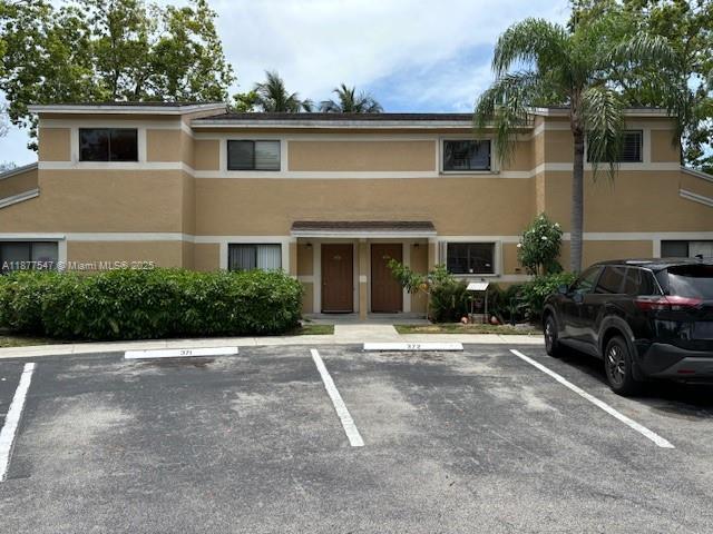 204 Palm Cir E in Pembroke Pines, FL - Building Photo - Building Photo