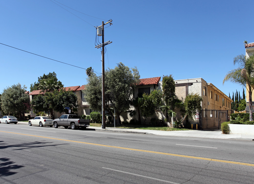 Kester Avenue Apartments in Van Nuys, CA - Foto de edificio