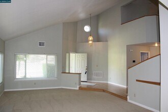 338 Newcastle Ln in Danville, CA - Building Photo - Building Photo