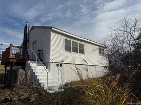 3 Kavalec Ln in Warwick, NY - Building Photo