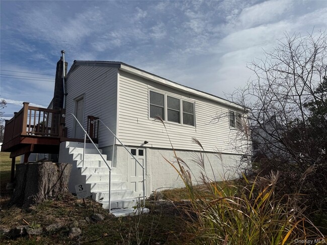 property at 3 Kavalec Ln