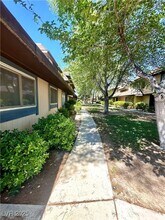 6114 Meadowgrass Ln in Las Vegas, NV - Building Photo - Building Photo
