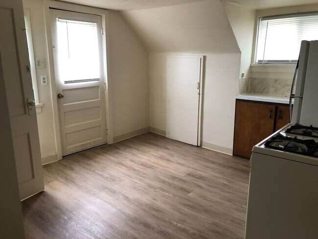 1109 Klaus St in Green Bay, WI - Building Photo - Building Photo