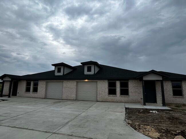 121 Lollipop in Weatherford, TX - Building Photo - Building Photo