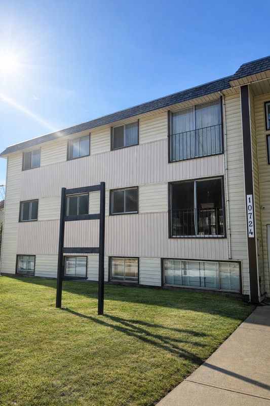 property at 10724-10105 105 St NW