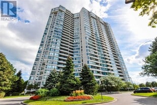 550 Webb Dr in Mississauga, ON - Building Photo