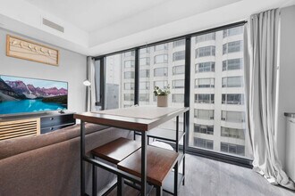 170 Cumberland St, Unit SI ID1388911P in Toronto, ON - Building Photo - Building Photo