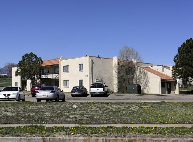 Park View Apartments in Colorado Springs, CO - Building Photo - Building Photo