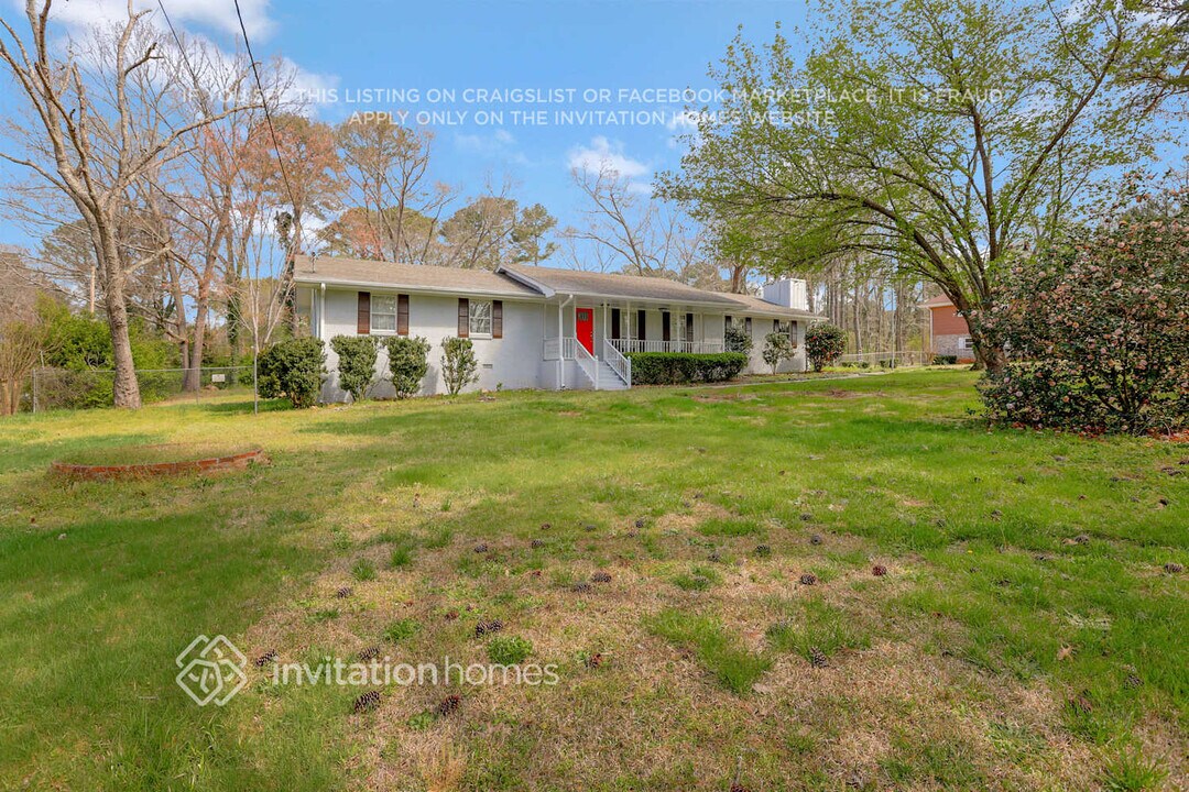 70 Hickory Dr in Stockbridge, GA - Building Photo