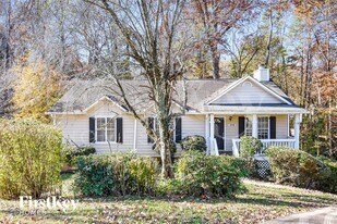 660 Cranberry Trail in Roswell, GA - Building Photo