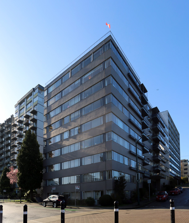 The Glass Manor in Vancouver, BC - Building Photo