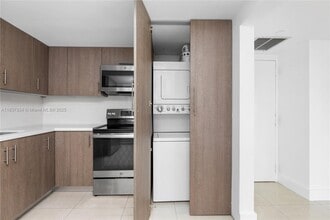 1901 Brickell Ave, Unit B1903 in Miami, FL - Building Photo - Building Photo