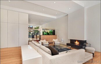 7725 Herschel Ave in San Diego, CA - Foto de edificio - Building Photo