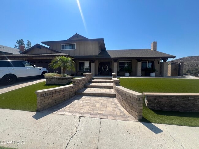 property at 334 W Avenida De Las Flores