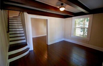 7 Oakland Ave in Warwick, NY - Building Photo - Building Photo