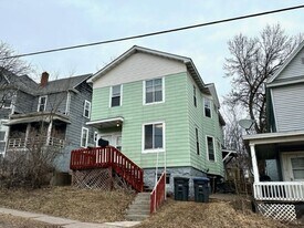 422 N 27th Ave W in Duluth, MN - Building Photo