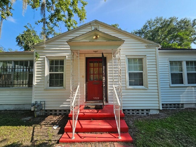 1822 NW 6th Ave in Gainesville, FL - Building Photo - Building Photo