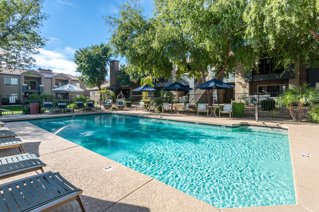 Crestone at Shadow Mountain in Phoenix, AZ - Building Photo