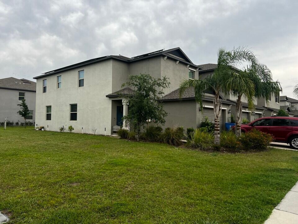 718 Royal Empress Dr in Ruskin, FL - Building Photo